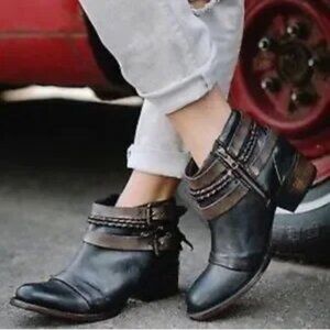 Freebird by Steven  Simba Ankle Boots BrownBlack Size 8 New Condition